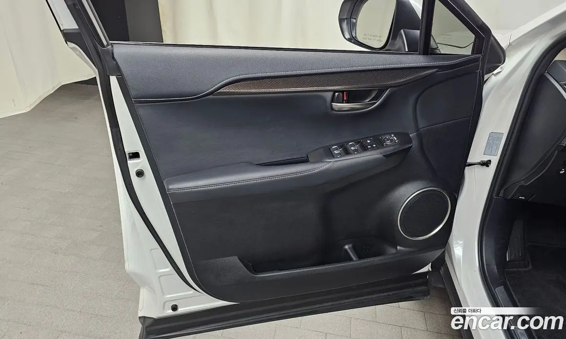 Lexus NX 2017 2.5 автомат (гидро), фото 14 Lexus NX 2017 2.5 автомат (гидро), фото 14