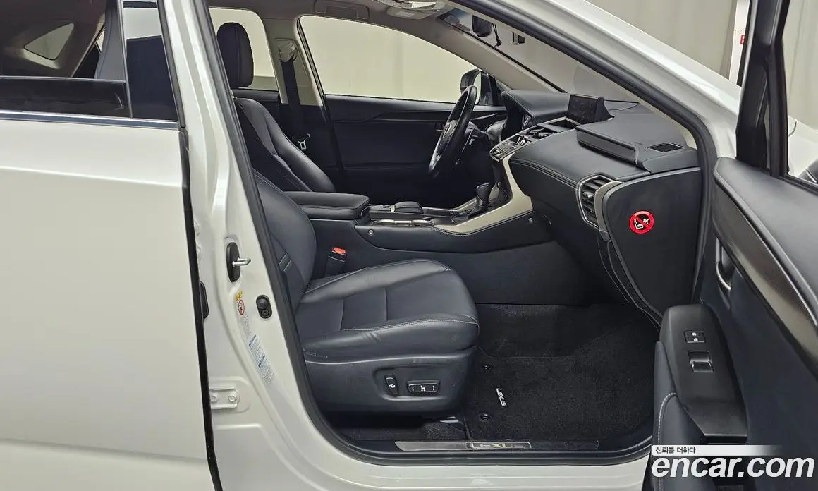 Lexus NX 2017 2.5 автомат (гидро), фото 17 Lexus NX 2017 2.5 автомат (гидро), фото 17