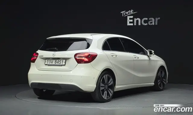 Mercedes-Benz A-Class 2018 1.6 автомат (гидро), миниатюра 2