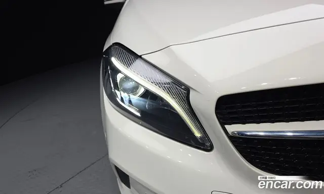Mercedes-Benz A-Class 2018 1.6 автомат (гидро), миниатюра 8