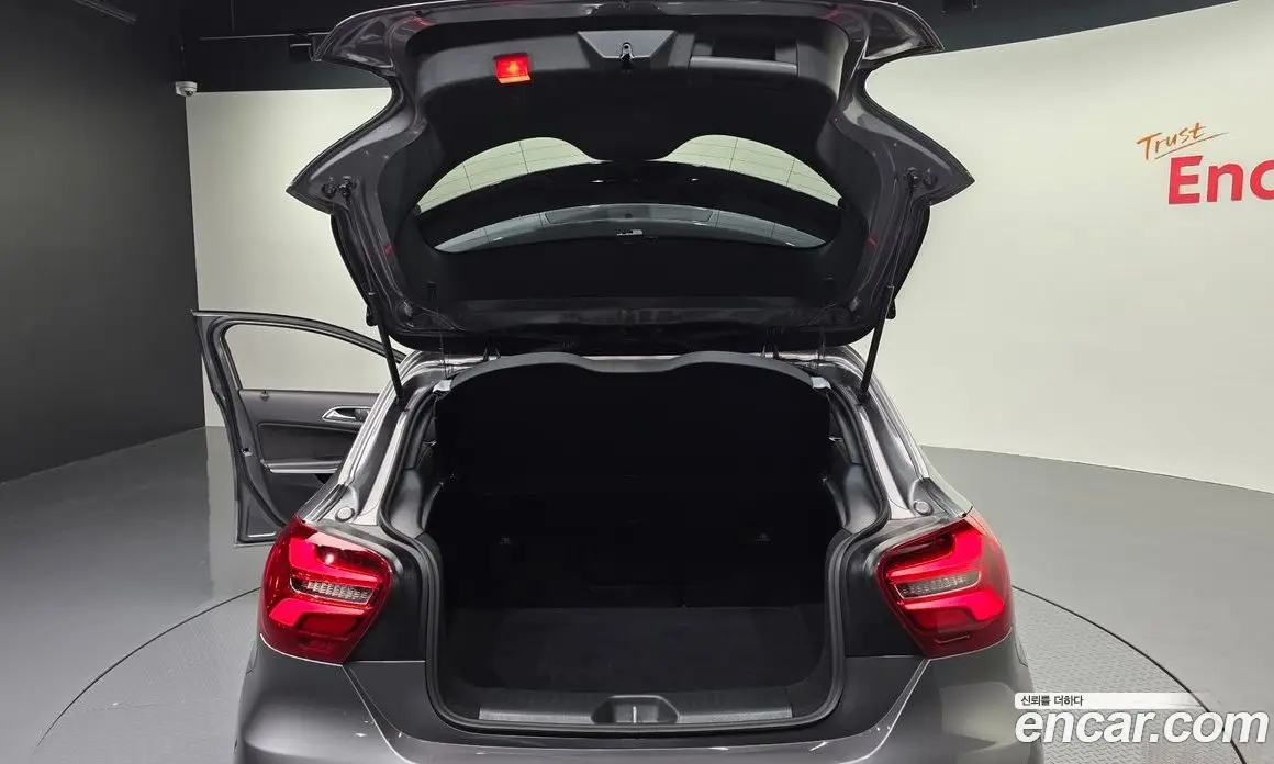 Mercedes-Benz A-Class 2018 2.0 автомат (гидро), фото 30