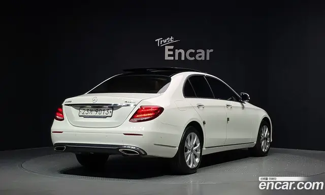 Mercedes-Benz E-Class 2019 2.0 автомат (гидро), миниатюра 2