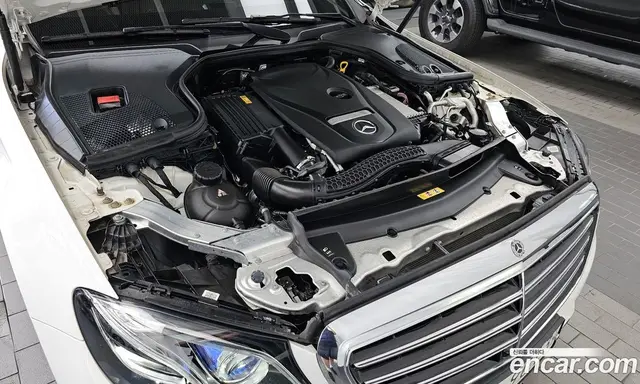 Mercedes-Benz E-Class 2019 2.0 автомат (гидро), миниатюра 6