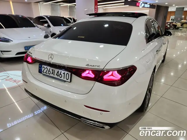 Mercedes-Benz E-Class 2024 2.0 автомат (гидро), миниатюра 2