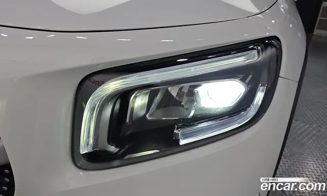 Mercedes-Benz GLB-Class 2022 2.0 автомат (гидро), миниатюра 8