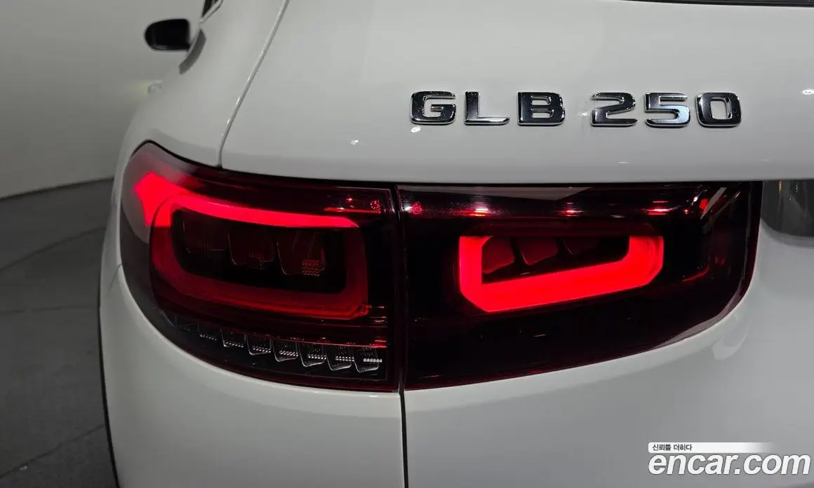 Mercedes-Benz GLB-Class 2022 2.0 автомат (гидро), фото 9