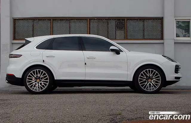Porsche Cayenne 2023 3.0 автомат (гидро), миниатюра 2