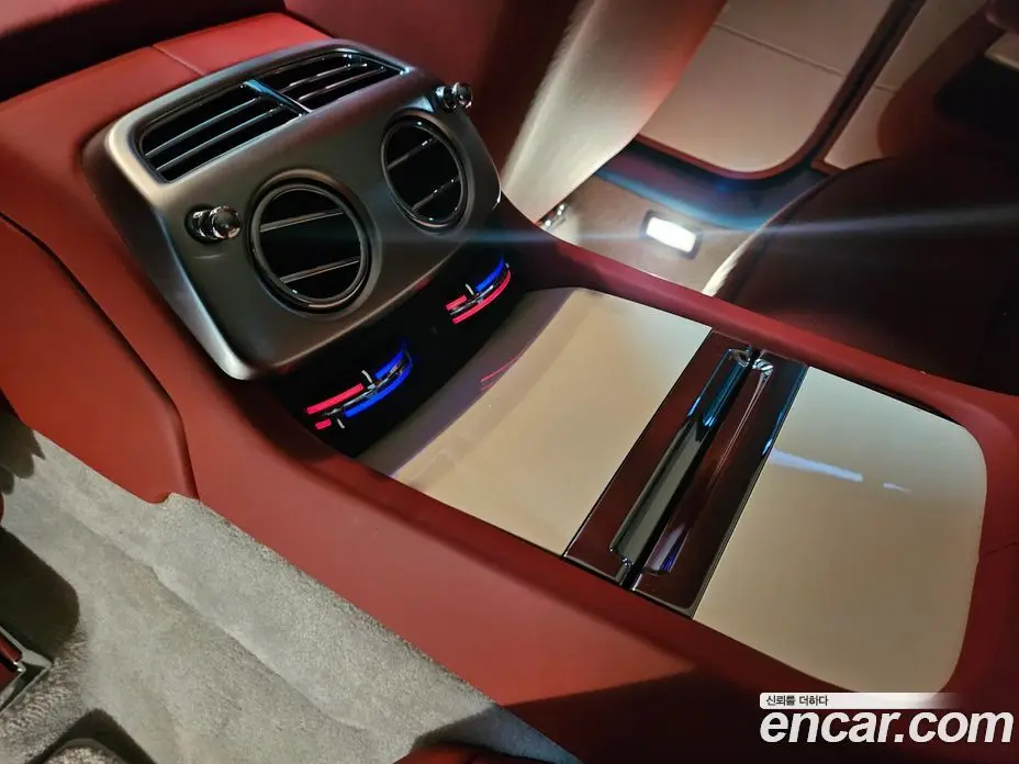 Rolls-Royce Dawn 2019 6.6 автомат (гидро), фото 18 Rolls-Royce Dawn 2019 6.6 автомат (гидро), фото 18