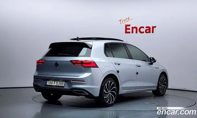 Volkswagen Golf 2022 2.0 автомат (гидро), миниатюра 2