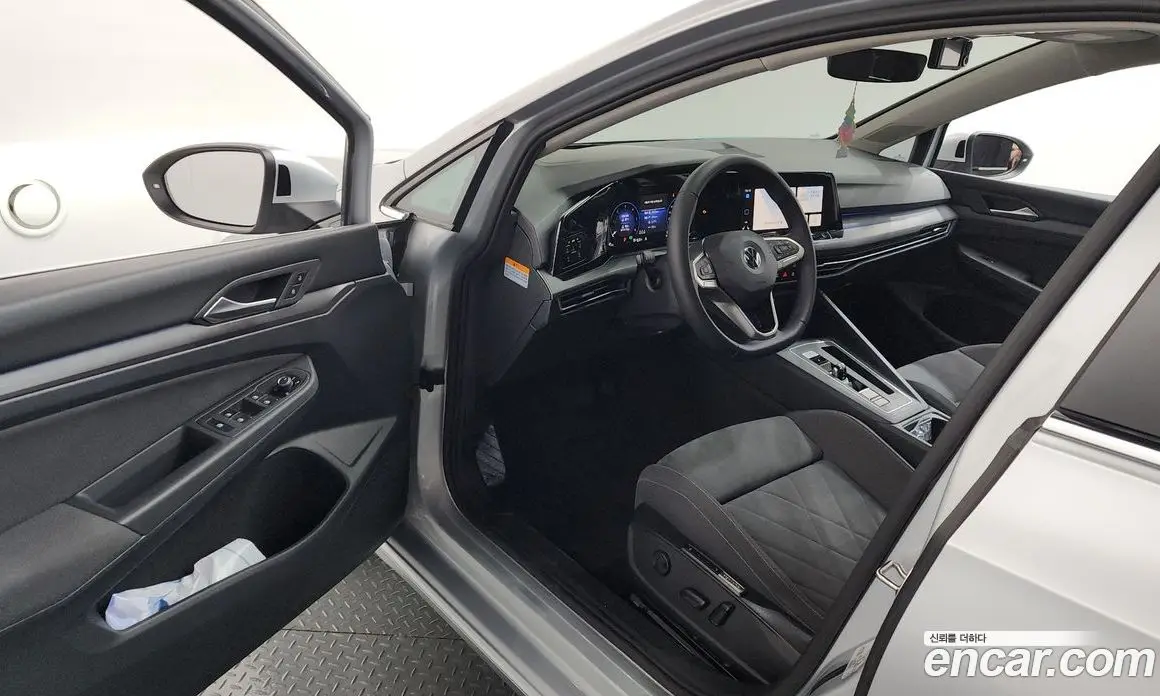 Volkswagen Golf 2022 2.0 автомат (гидро), фото 13