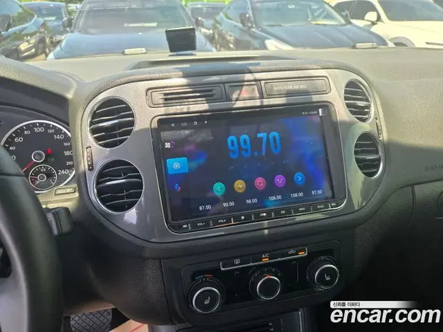 Volkswagen Tiguan 2014 2.0 автомат (гидро), миниатюра 9