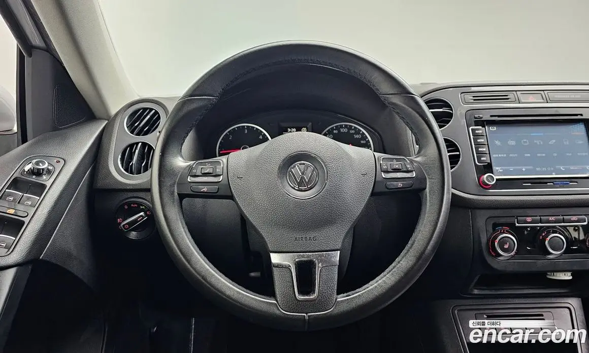 Volkswagen Tiguan 2015 2.0 автомат (гидро), фото 14