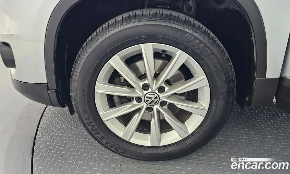 Volkswagen Tiguan 2015 2.0 автомат (гидро), фото 5