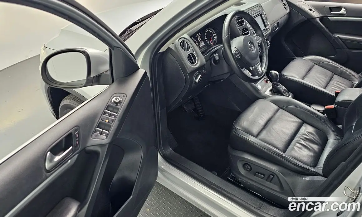 Volkswagen Tiguan 2015 2.0 автомат (гидро), фото 10