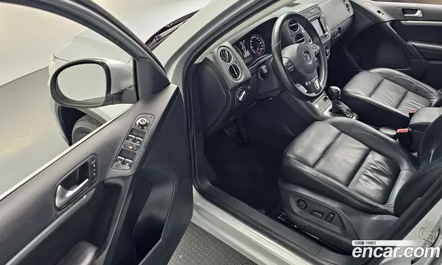 Volkswagen Tiguan 2015 2.0 автомат (гидро), миниатюра 10