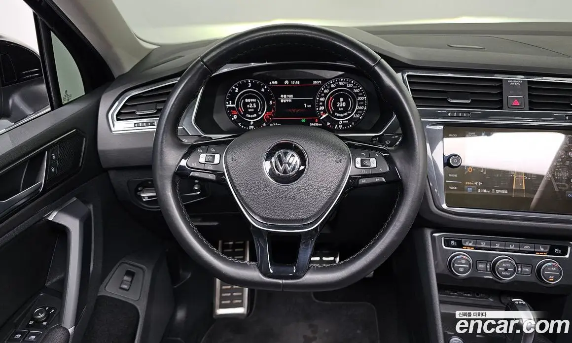 Volkswagen Tiguan 2018 2.0 автомат (гидро), фото 13