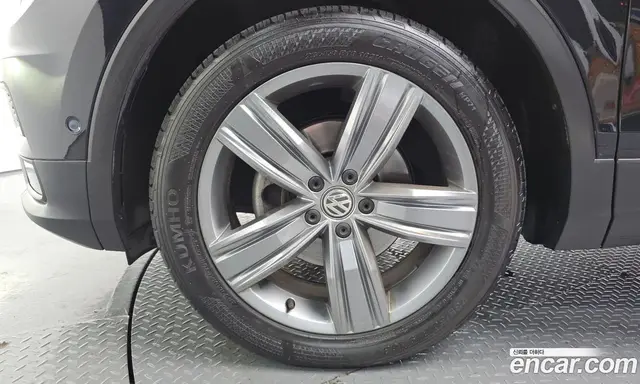 Volkswagen Tiguan 2018 2.0 автомат (гидро), миниатюра 5