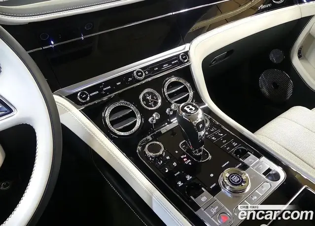 Bentley Continental 2023 4.0 автомат (гидро), миниатюра 12