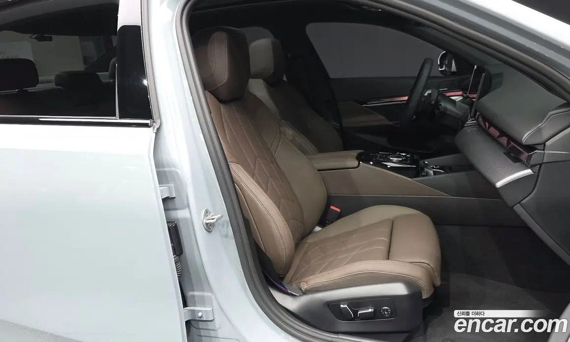 BMW 5 серия 2025 2.0 автомат (гидро), фото 11
