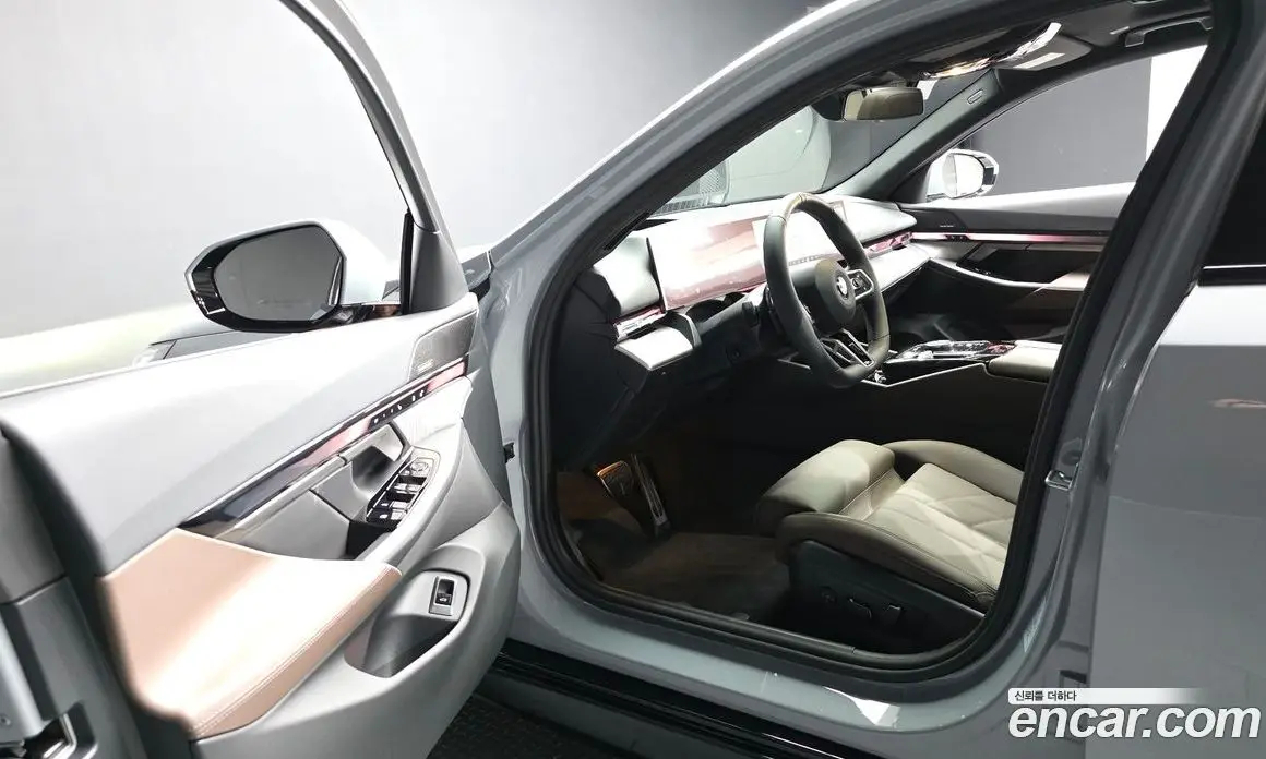 BMW 5 серия 2025 2.0 автомат (гидро), фото 10