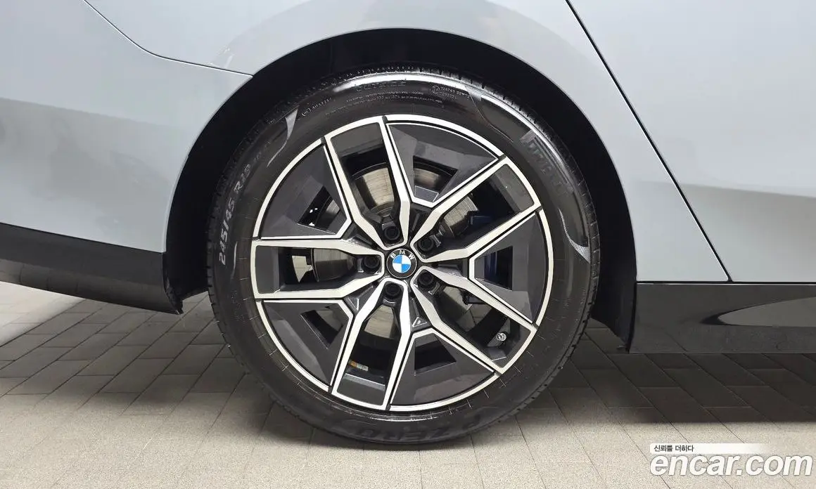 BMW 5 серия 2025 2.0 автомат (гидро), фото 5
