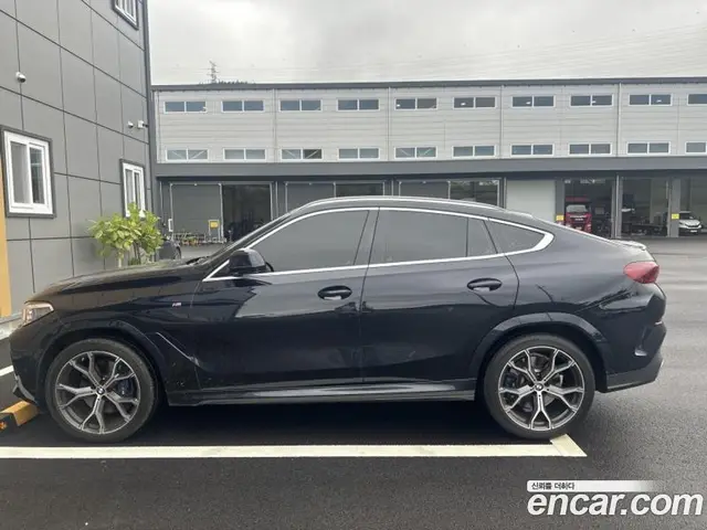 BMW X6 2021 3.0 автомат (гидро), миниатюра 2