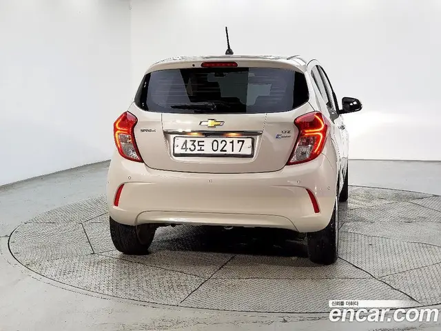 Chevrolet Spark 2016 1.0 автомат (гидро), миниатюра 3