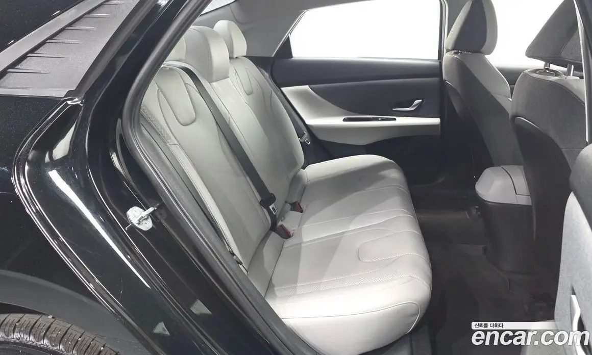 Hyundai Avante 2022 1.6 автомат (гидро), фото 17
