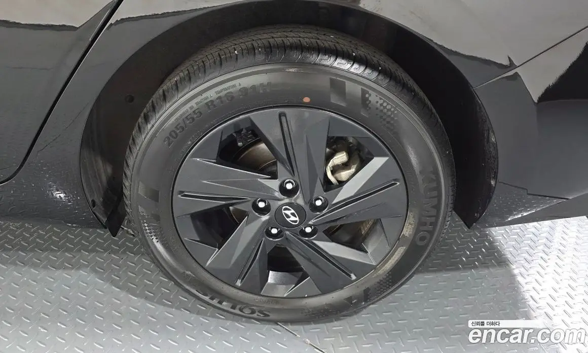 Hyundai Avante 2022 1.6 автомат (гидро), фото 7