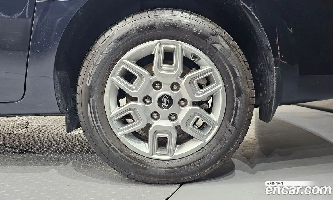 Hyundai Staria 2024 2.2 автомат (гидро), фото 6