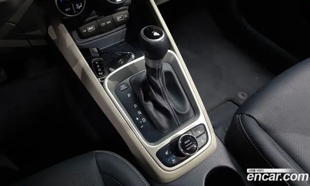 Hyundai Venue 2022 1.6 автомат (гидро), миниатюра 12
