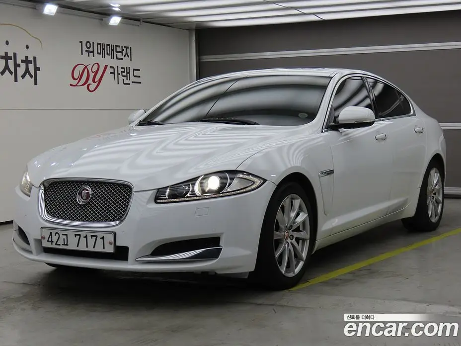 Jaguar XF 2015 2.2 автомат (гидро), фото 1 Jaguar XF 2015 2.2 автомат (гидро), фото 1