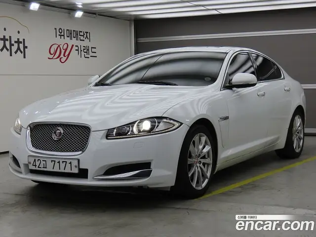 Jaguar XF 2015 2.2 автомат (гидро), миниатюра 1 Jaguar XF 2015 2.2 автомат (гидро), миниатюра 1