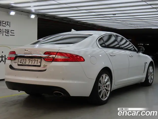 Jaguar XF 2015 2.2 автомат (гидро), миниатюра 3 Jaguar XF 2015 2.2 автомат (гидро), миниатюра 3