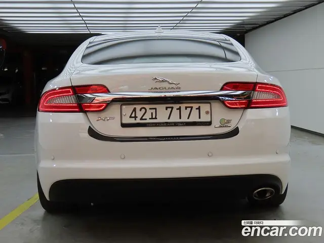 Jaguar XF 2015 2.2 автомат (гидро), миниатюра 4 Jaguar XF 2015 2.2 автомат (гидро), миниатюра 4