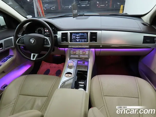 Jaguar XF 2015 2.2 автомат (гидро), миниатюра 5 Jaguar XF 2015 2.2 автомат (гидро), миниатюра 5
