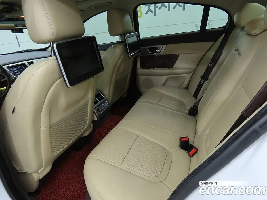 Jaguar XF 2015 2.2 автомат (гидро), фото 7 Jaguar XF 2015 2.2 автомат (гидро), фото 7