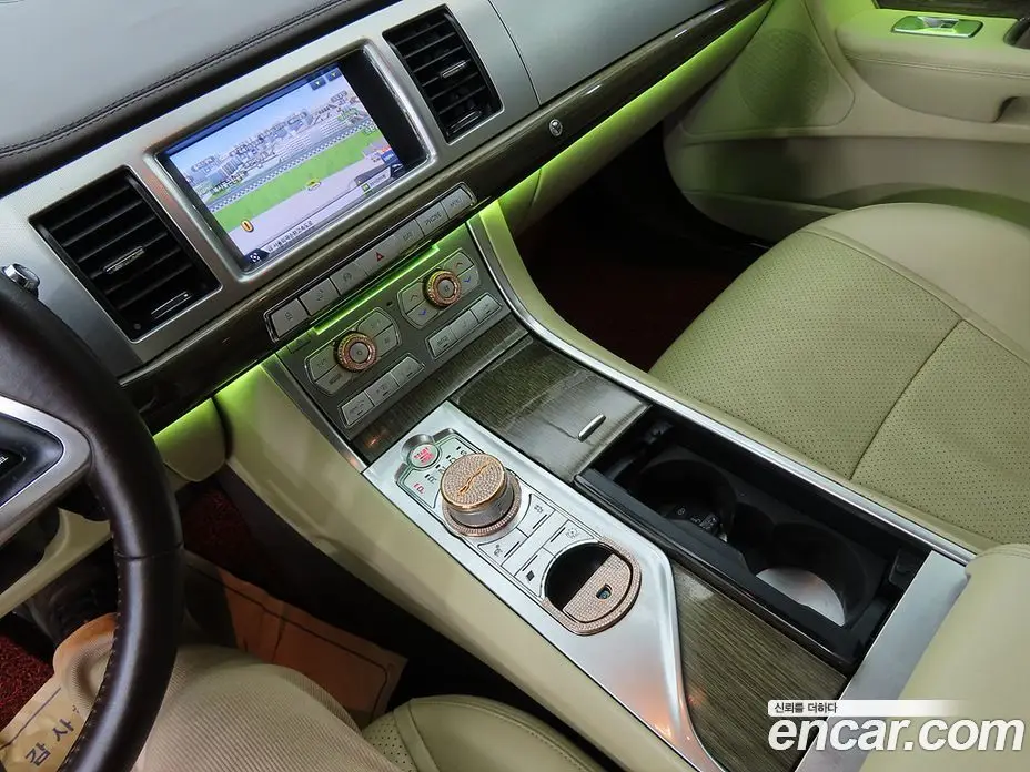 Jaguar XF 2015 2.2 автомат (гидро), фото 10 Jaguar XF 2015 2.2 автомат (гидро), фото 10