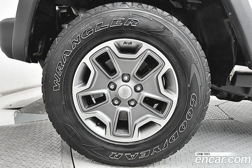 Jeep Wrangler 2017 3.6 автомат (гидро), фото 5