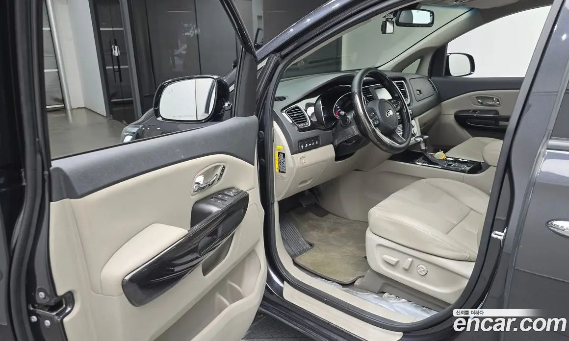 Kia Carnival 2019 2.2 автомат (гидро), фото 13