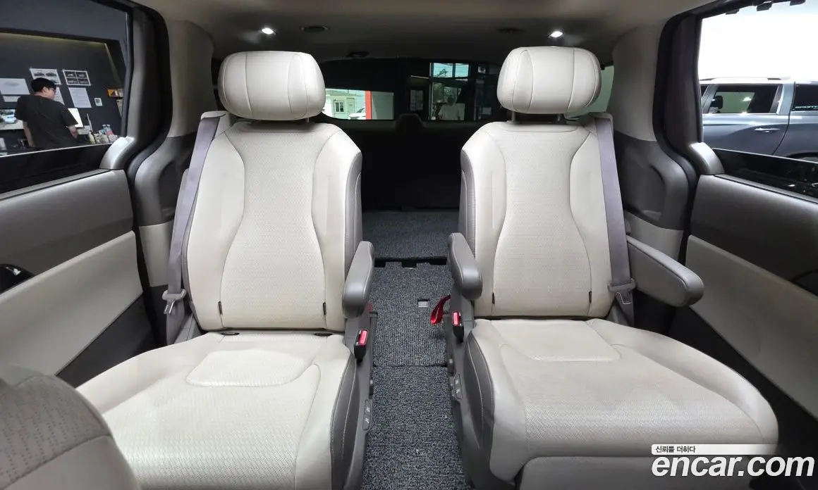 Kia Carnival 2024 1.6 автомат (гидро), фото 16