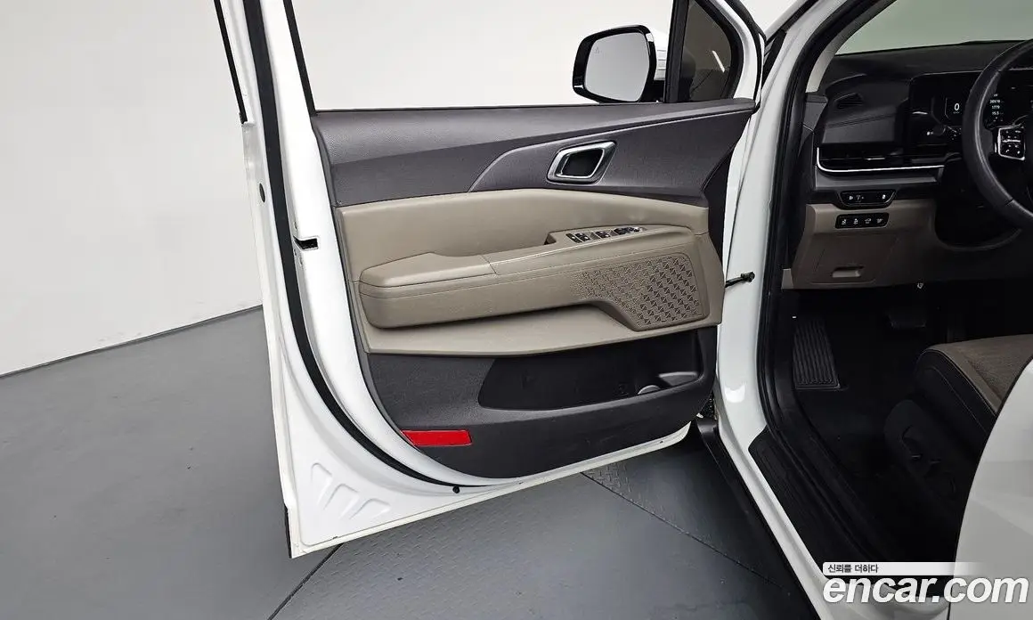 Kia Carnival 2024 1.6 автомат (гидро), фото 13