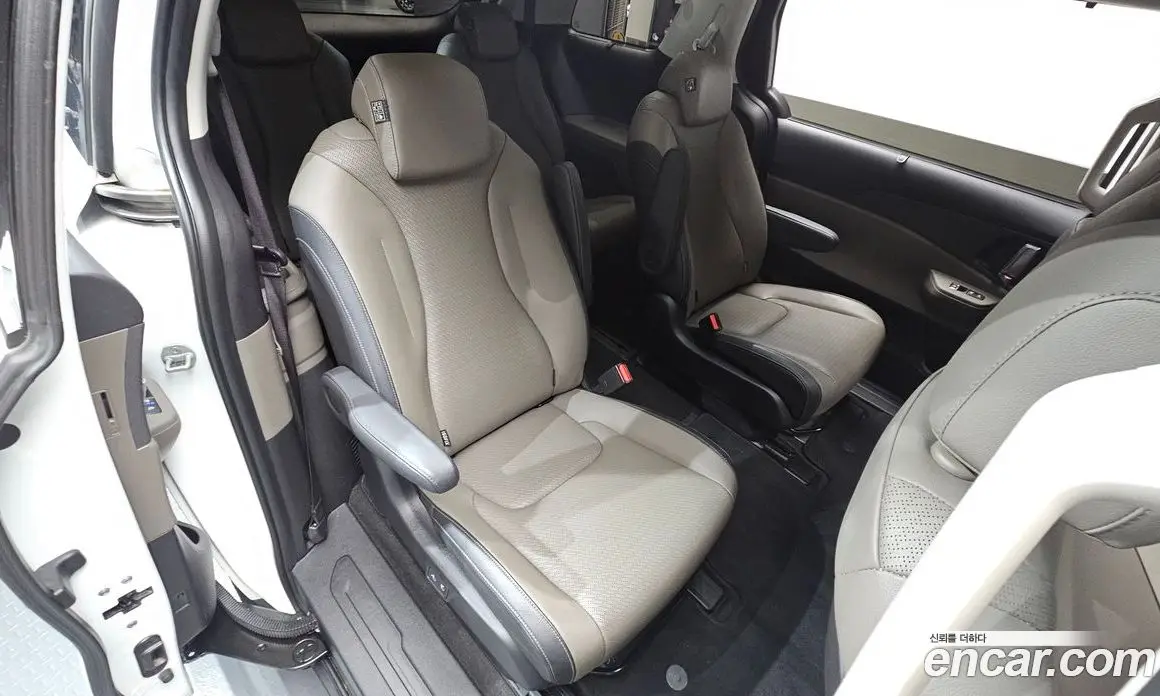 Kia Carnival 2024 1.6 автомат (гидро), фото 15