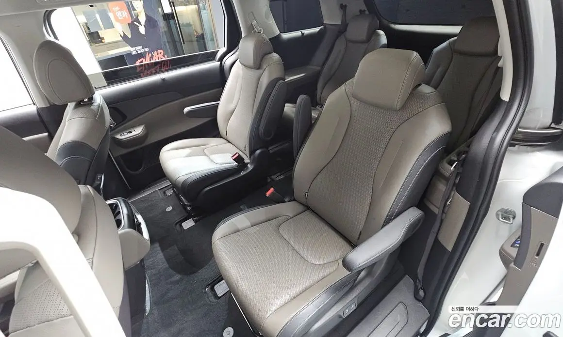 Kia Carnival 2024 1.6 автомат (гидро), фото 17