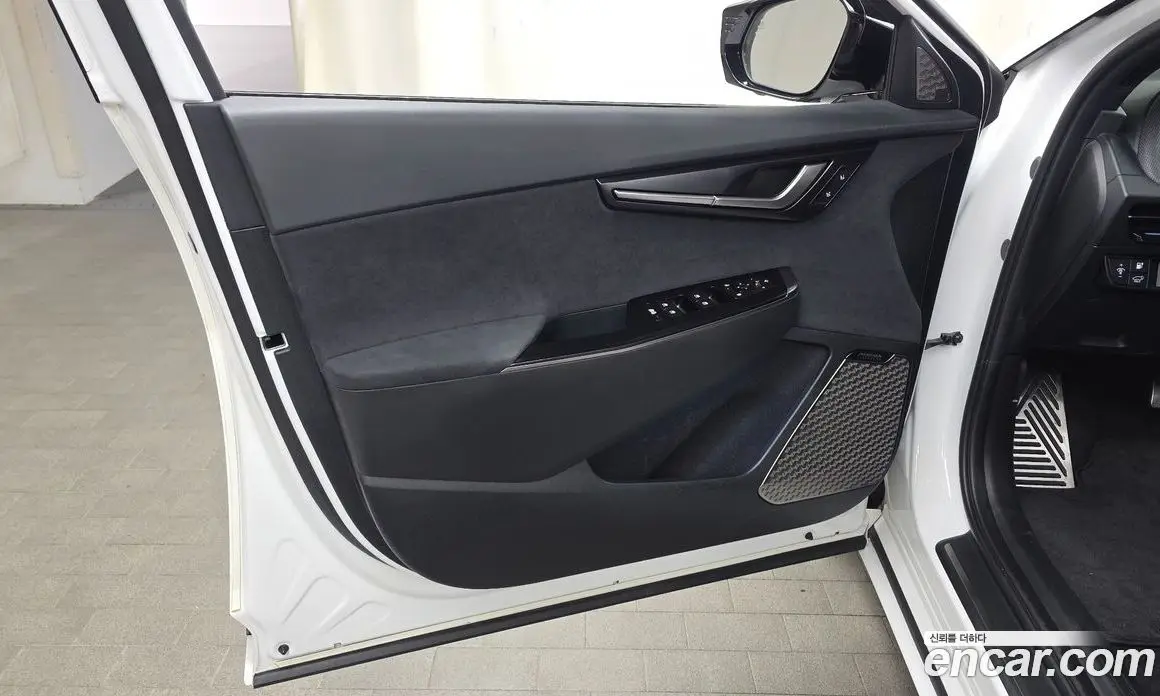Kia EV6 2025 0.1 автомат (гидро), фото 14