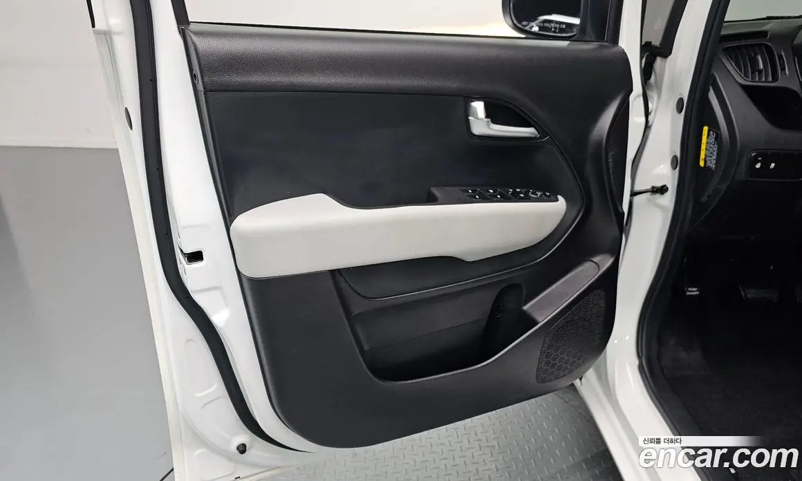 Kia Ray 2022 1.0 автомат (гидро), фото 14