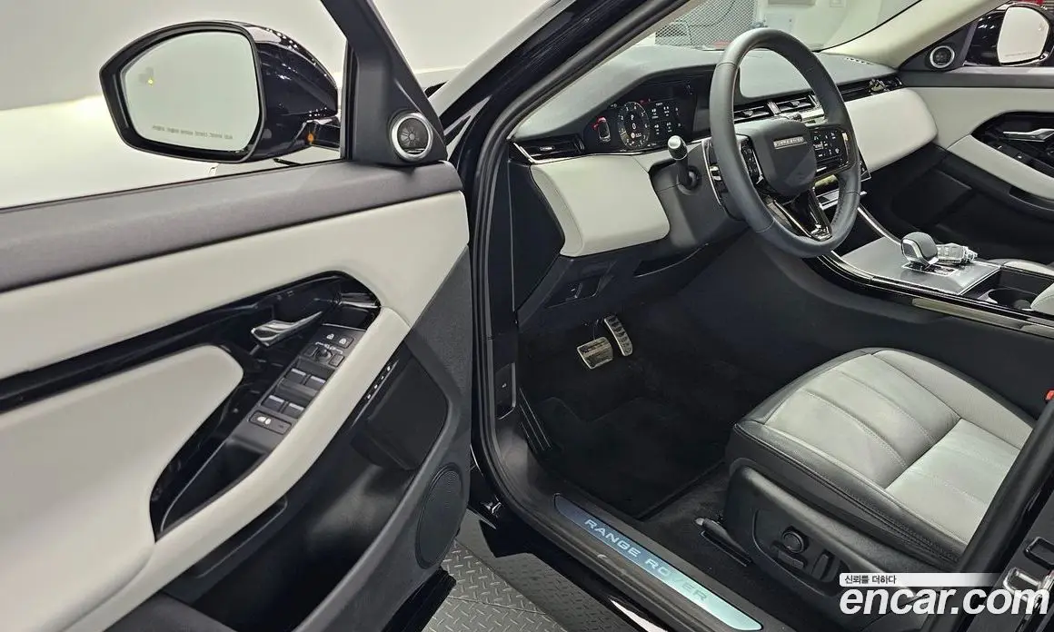 Land Rover Range Rover Evoque 2025 2.0 автомат (гидро), фото 13