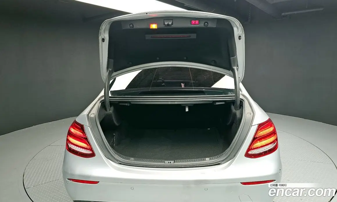 Mercedes-Benz E-Class 2018 2.0 автомат (гидро), фото 20