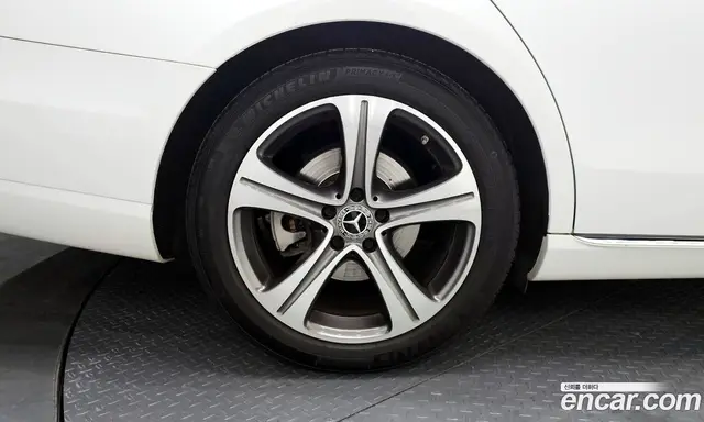 Mercedes-Benz E-Class 2019 2.0 автомат (гидро), миниатюра 5