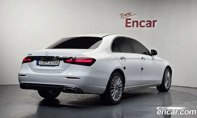 Mercedes-Benz E-Class 2021 2.0 автомат (гидро), миниатюра 3